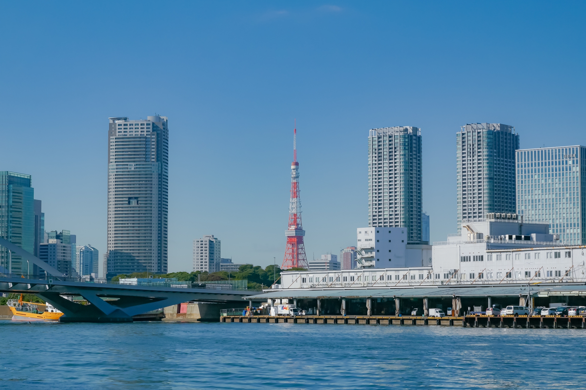 「東京タワー、東京の都市景観を見守る象徴的な建造物